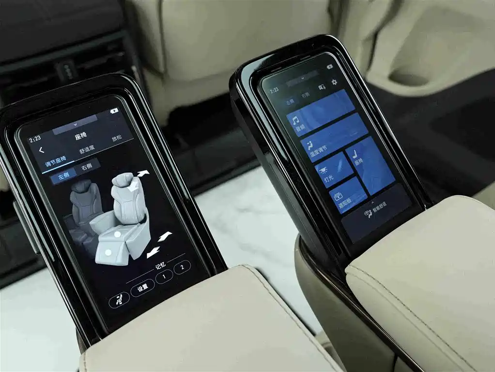 Toyota Vellfire 2023 — фото 18