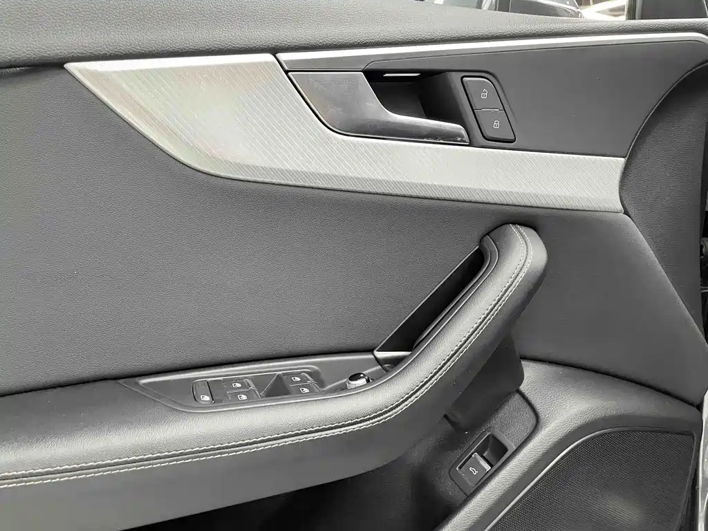 Audi A4L 2021 — фото 13