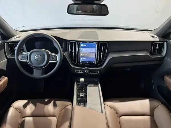 Volvo XC60 2025