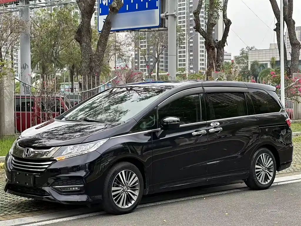 Honda Odyssey 2018 — фото 1