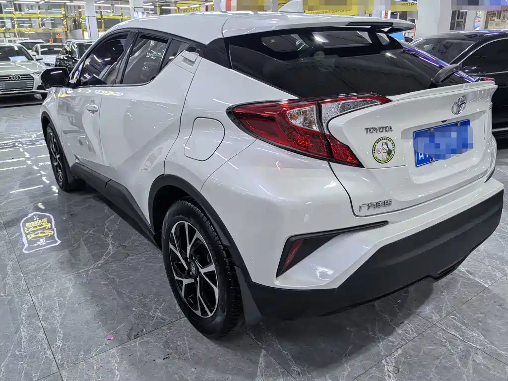 Toyota C-HR 2019 — фото 4