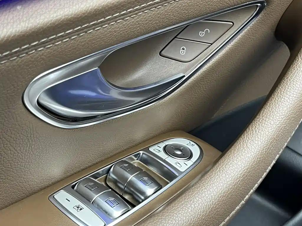 Mercedes-Benz E-Class 2019 — фото 11