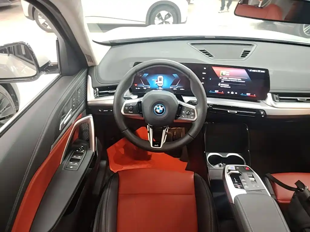 BMW iX1 2024 — фото 11