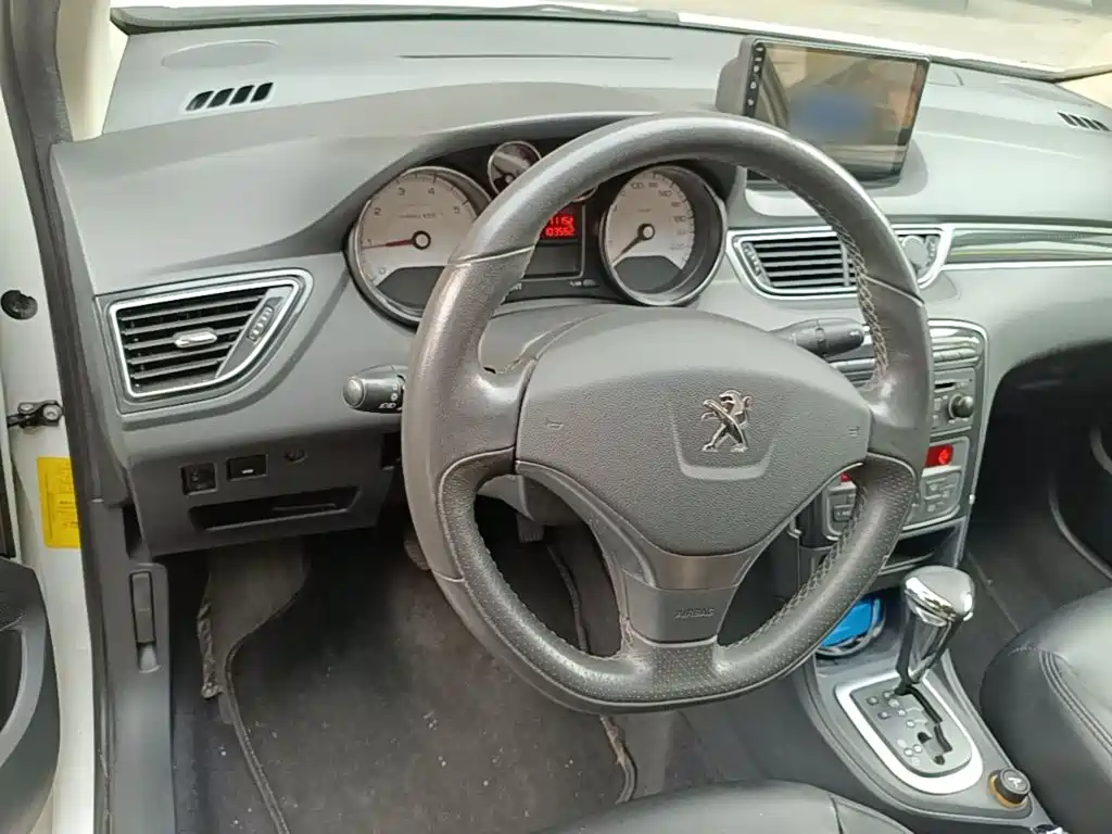 Peugeot 308 2017 — фото 11