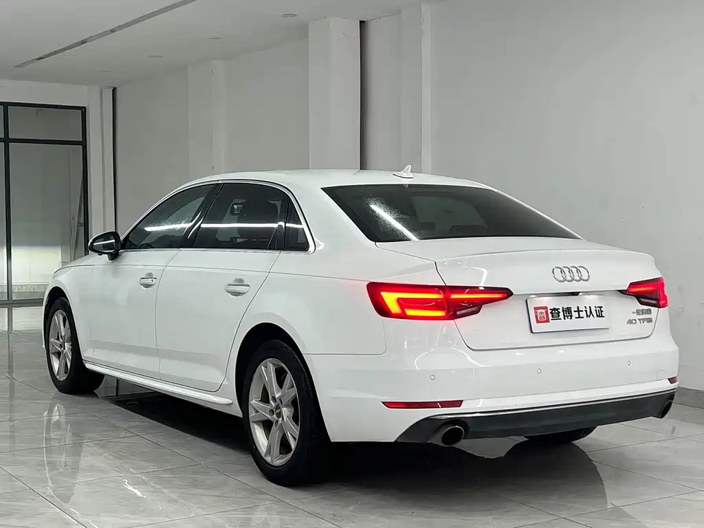 Audi A4L 2018 — фото 12
