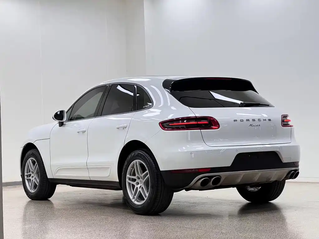 Porsche Macan 2017 — фото 30