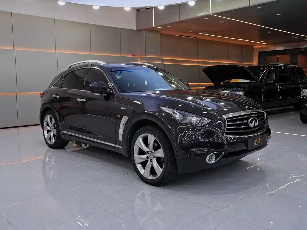 Infiniti QX70 2014 — фото 3
