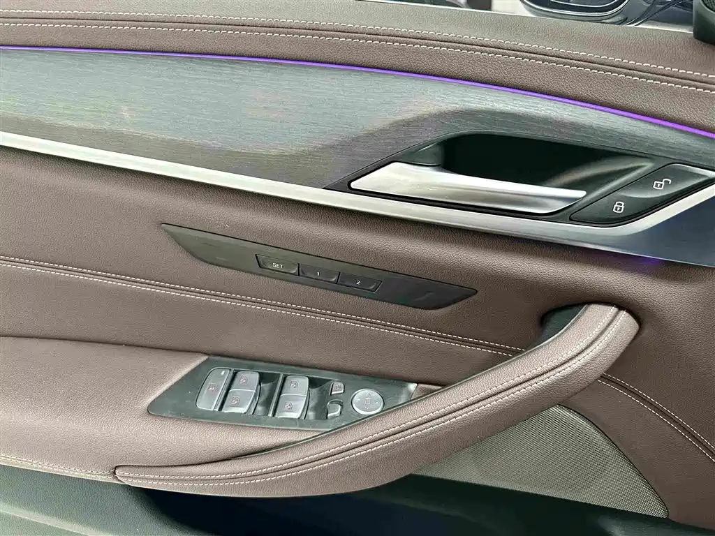 BMW 5 Series 2024 — фото 12