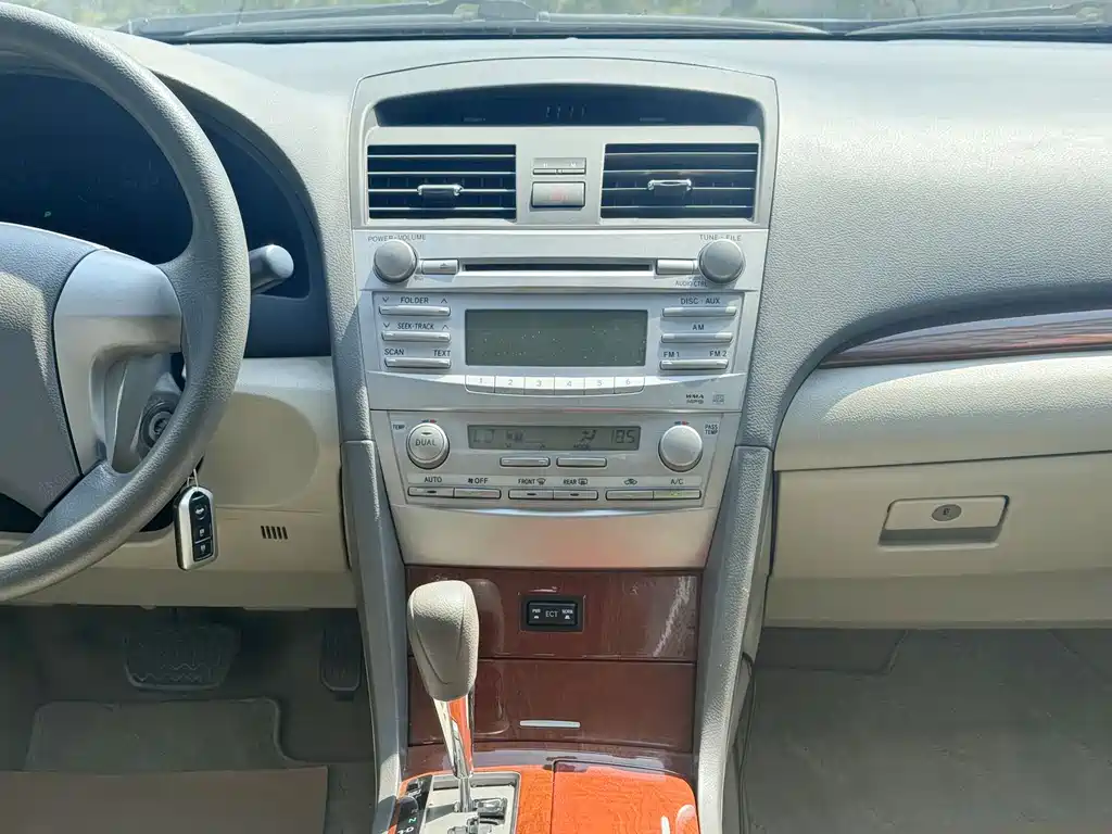 Toyota Camry 2014 — фото 16