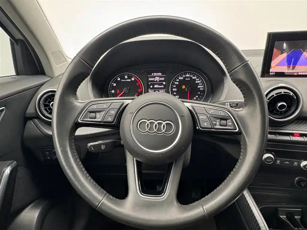 Audi Q2L 2021 — фото 15
