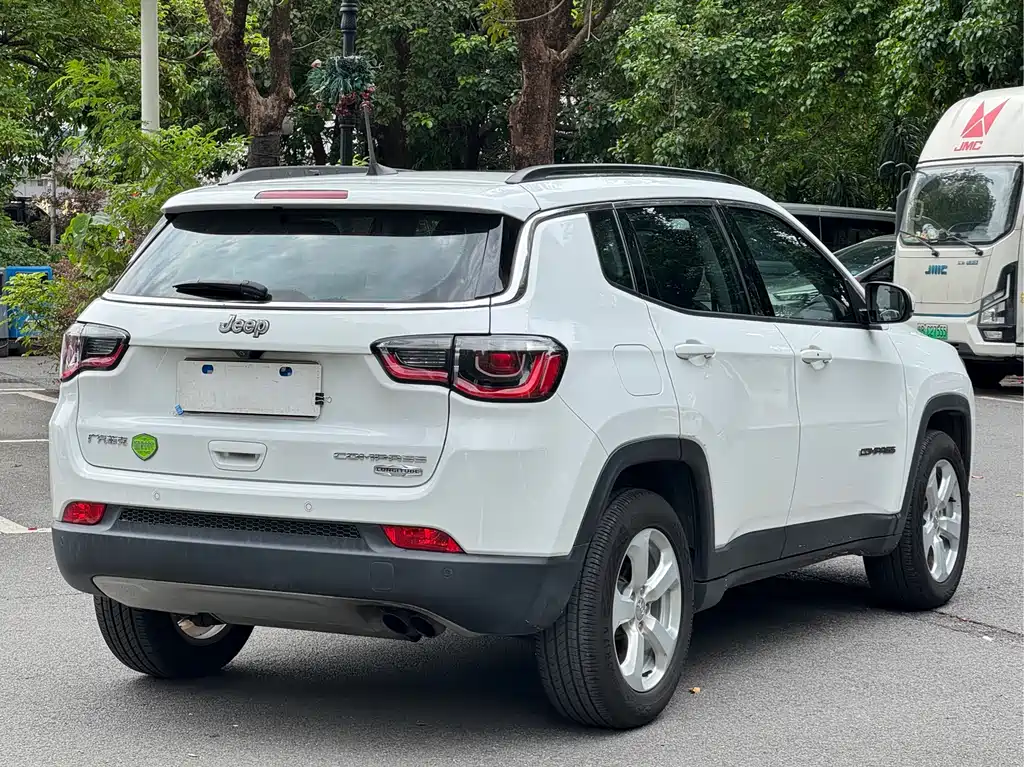 Jeep Compass 2017 — фото 10