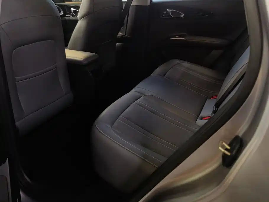 Geely Galaxy Starwish 2025 — фото 11