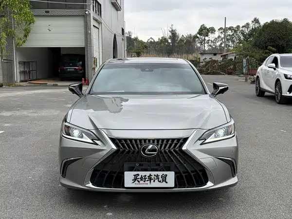Lexus ES 2021