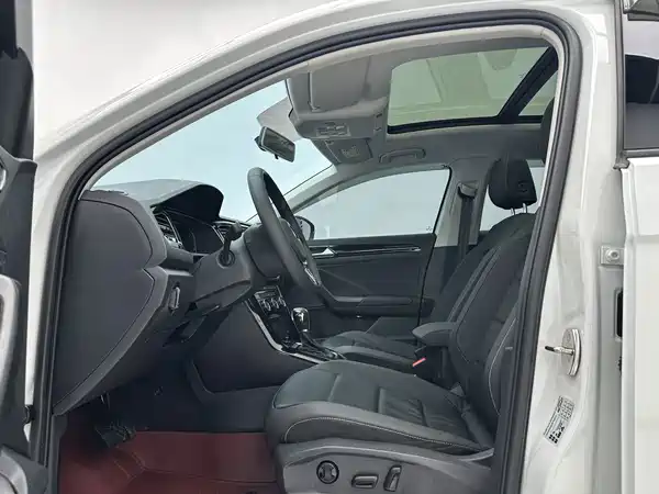 Volkswagen T-Roc 2023