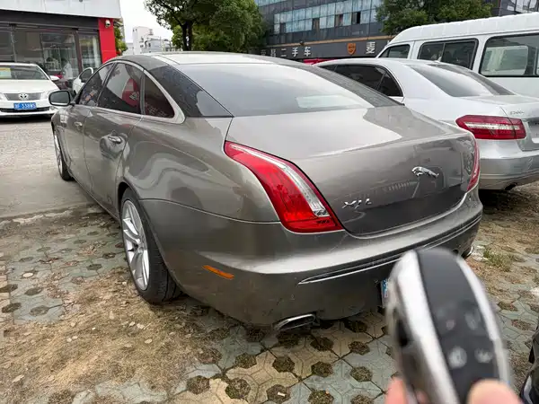 Jaguar XJ 2011