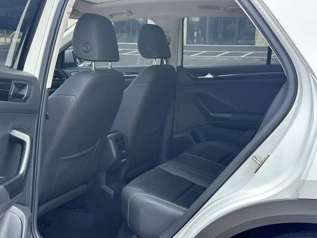 Volkswagen T-Roc 2023