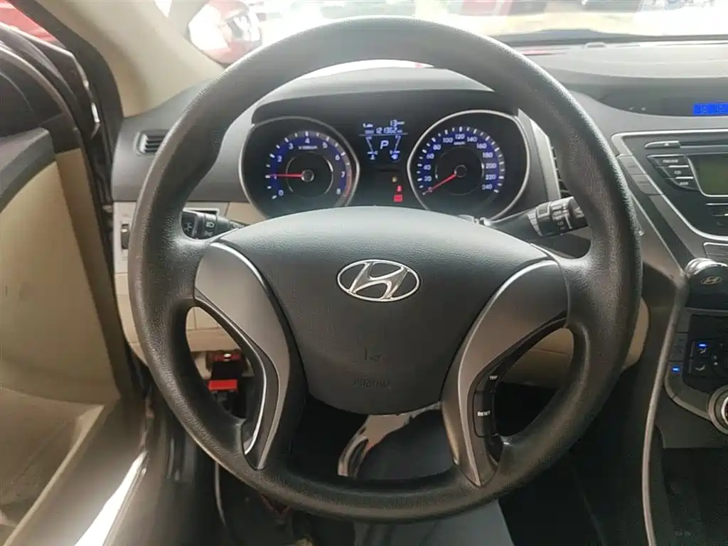 Hyundai Elantra Langdong 2016 — фото 11