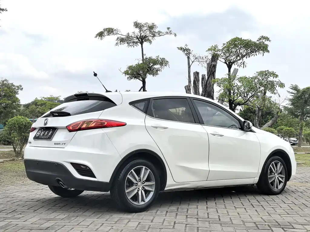Changan Eado XT 2016 — фото 5