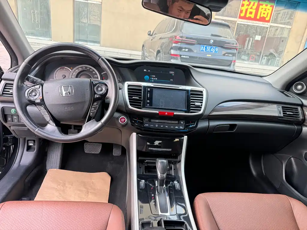 Honda Accord 2016 — фото 13