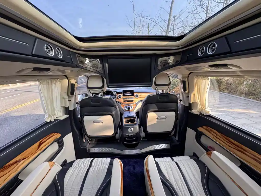 Mercedes-Benz V-Class 2020 — фото 11
