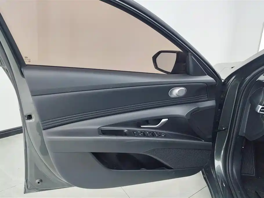 Hyundai Elantra 2024