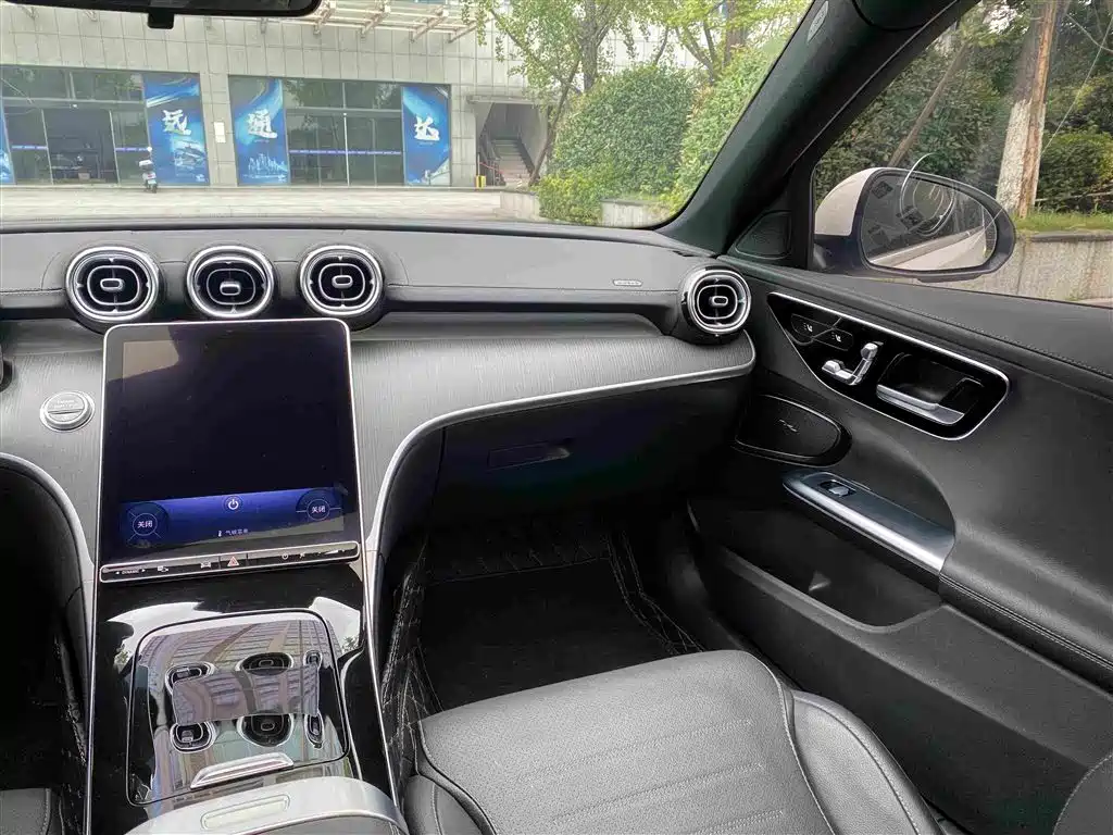 Mercedes-Benz C-Class 2023 — фото 10