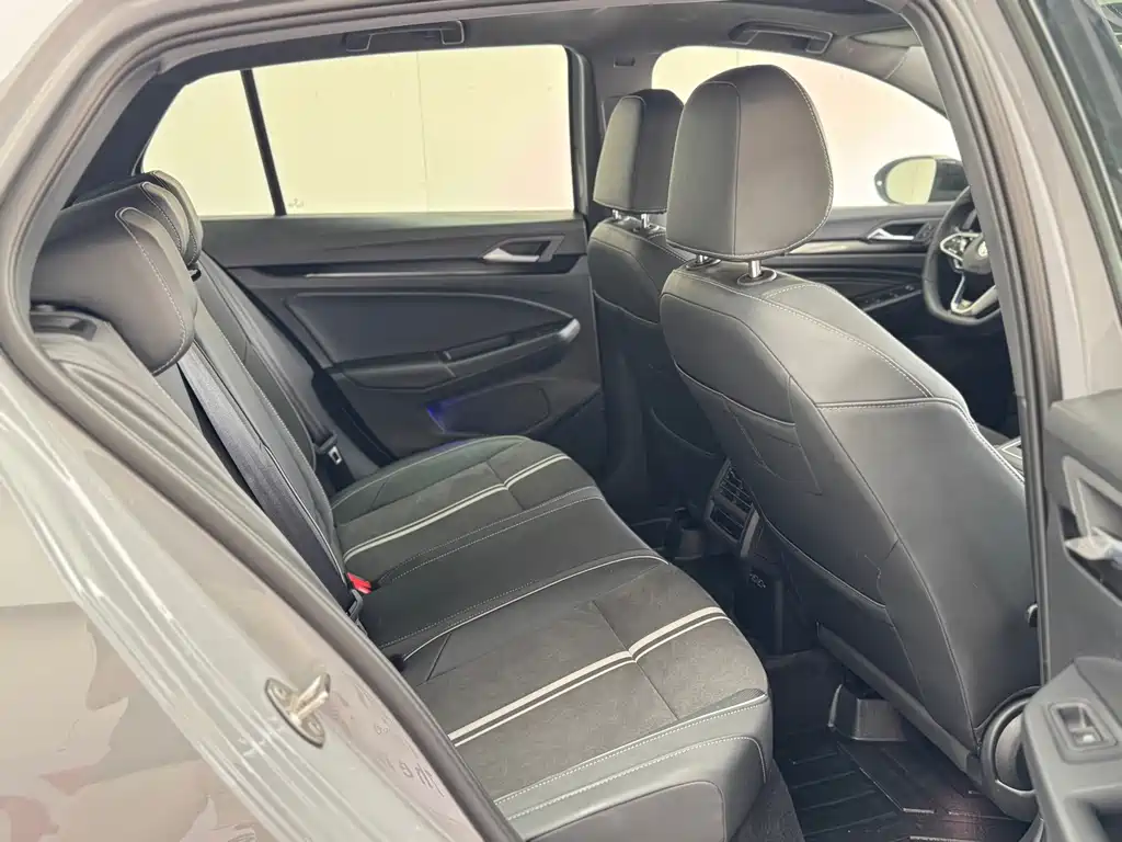 Volkswagen Golf 2023