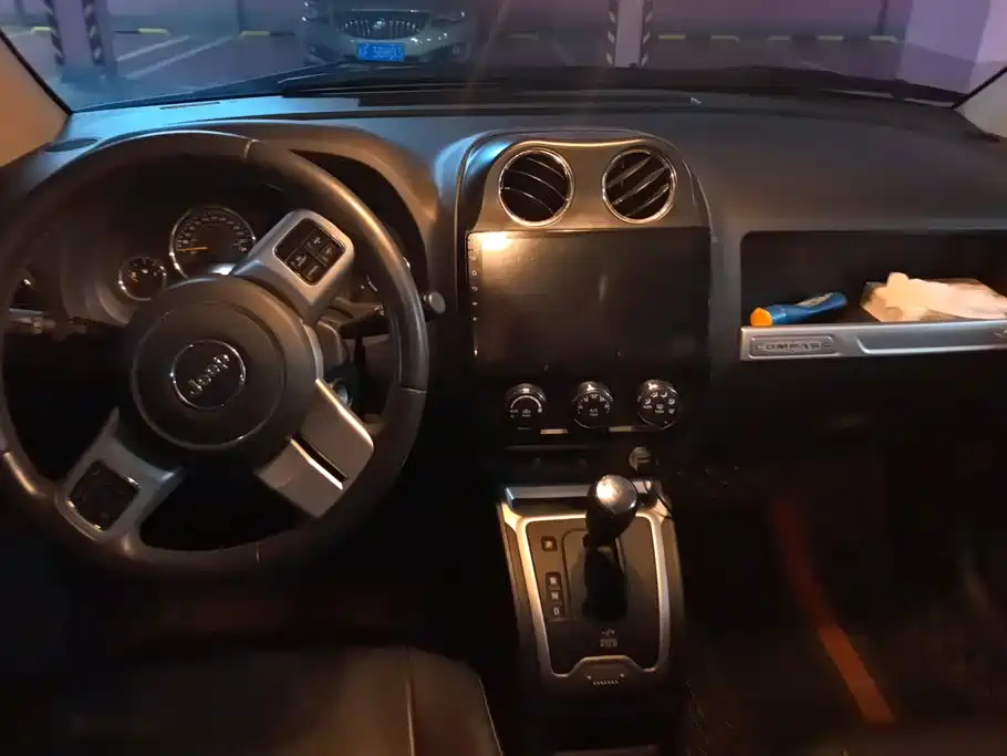 Jeep Compass 2014 — фото 11
