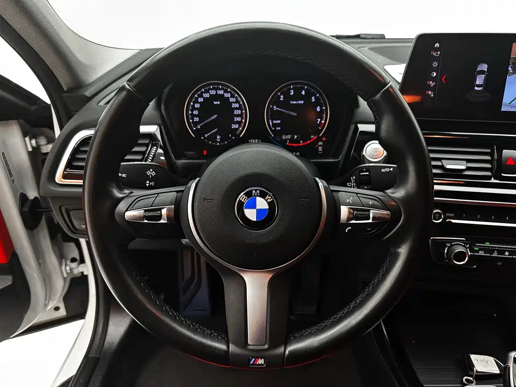 BMW 1 Series 2022 — фото 11