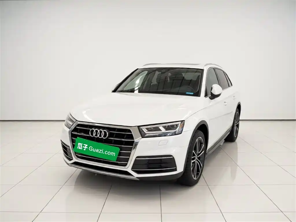 Audi Q5L 2019 — фото 1