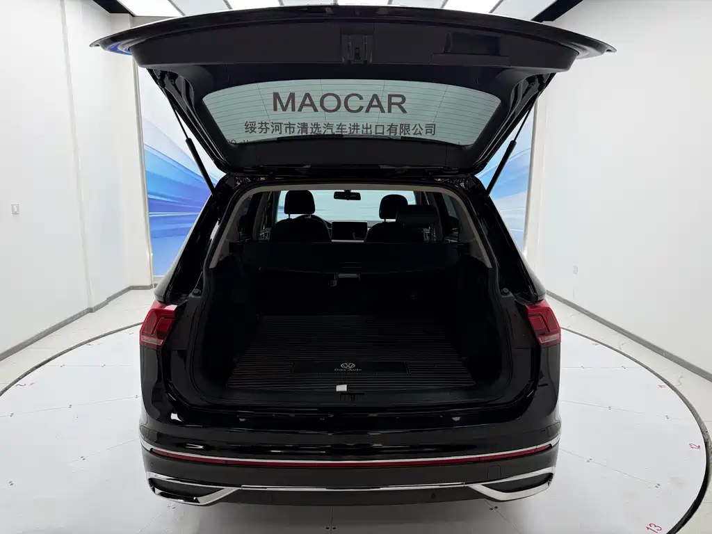 Volkswagen Tiguan L 2023 — фото 7