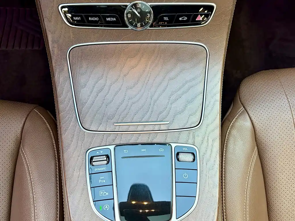 Mercedes-Benz E-Class 2020 — фото 13