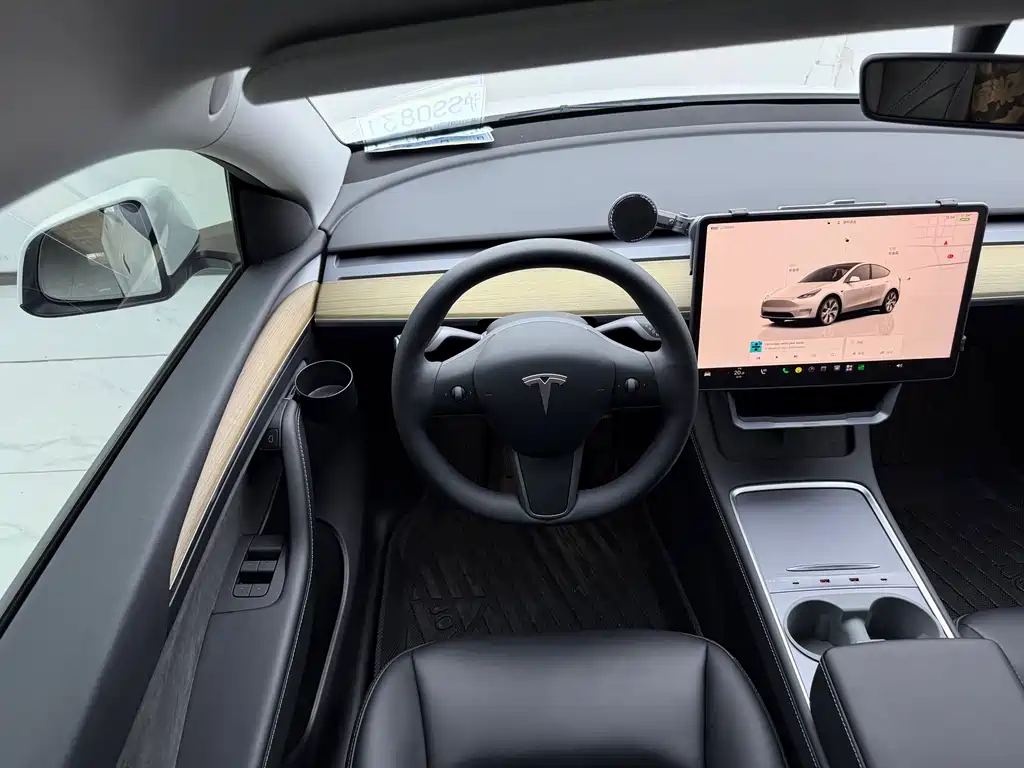 Tesla Model Y 2023 — фото 16