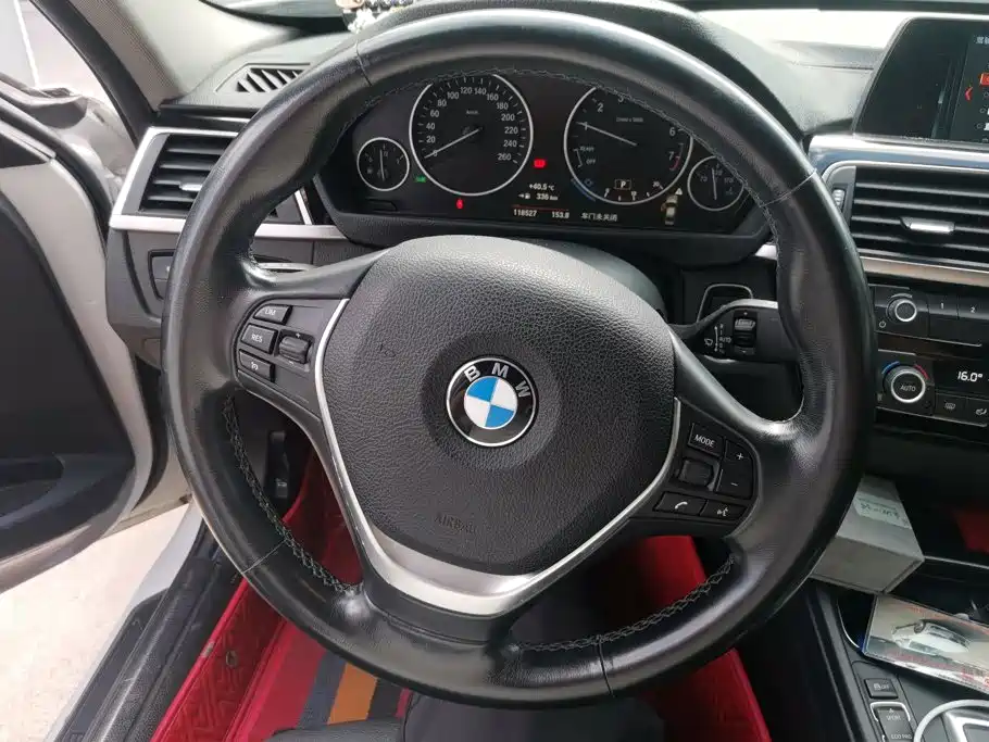 BMW 3 Series 2018 — фото 15
