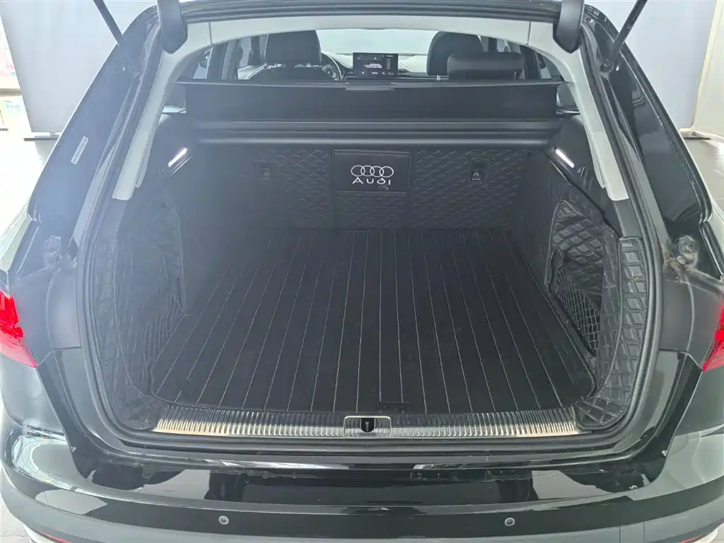 Audi A4 2023 — фото 11