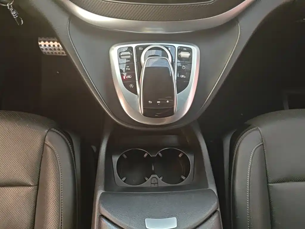 Mercedes-Benz V-Class 2019 — фото 14