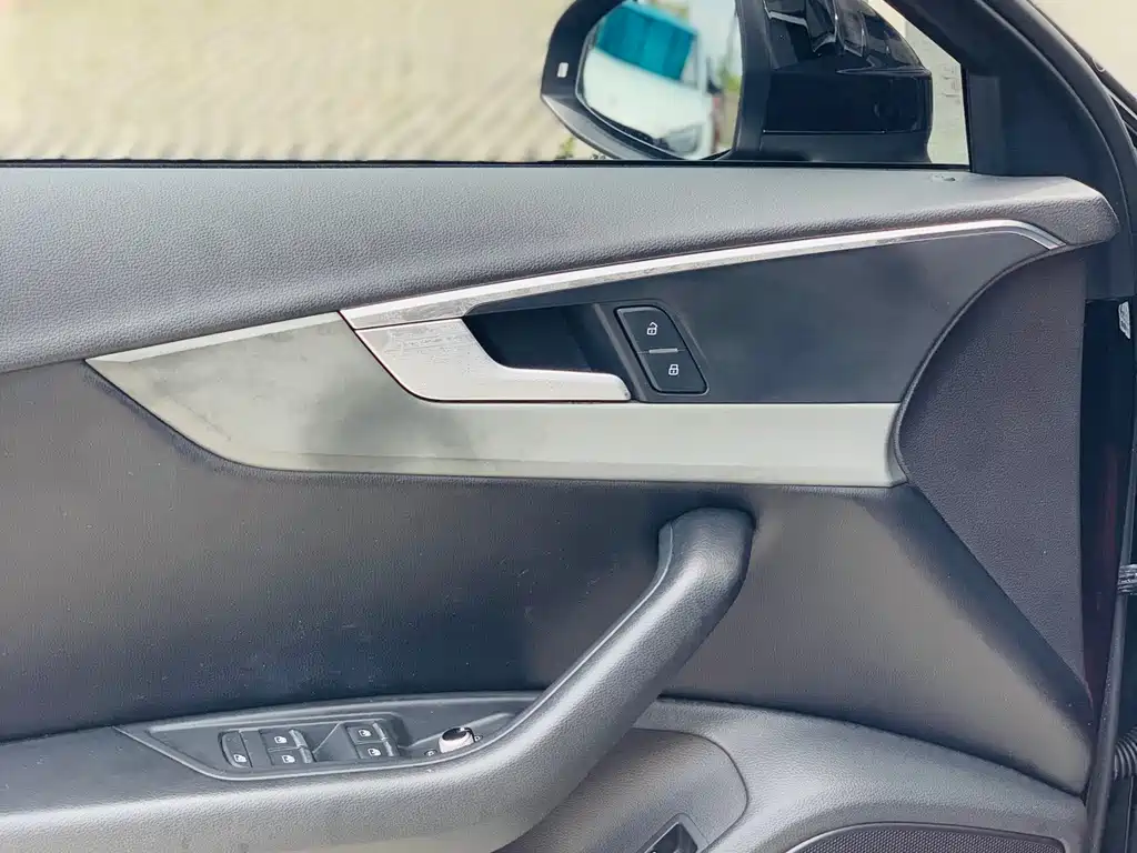 Audi A4L 2019 — фото 11