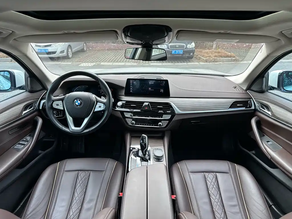 BMW 5 Series 2020 — фото 14