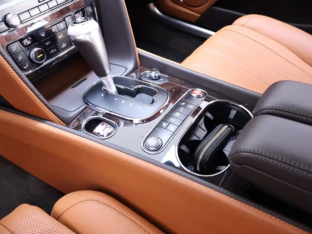 Bentley Flying Spur 2016 — фото 12