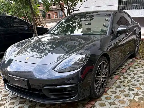Porsche Panamera 2023