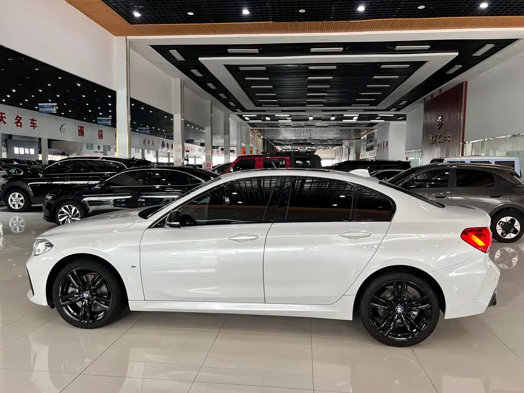BMW 1 Series 2022 — фото 14