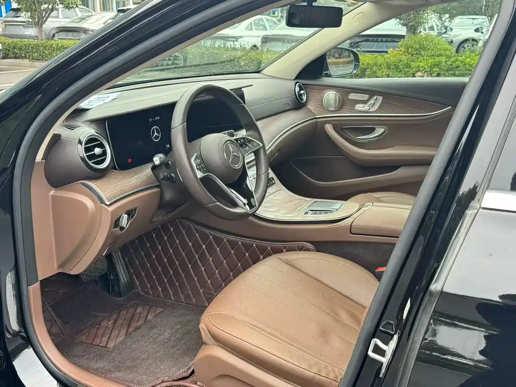 Mercedes-Benz E-Class 2022 — фото 3
