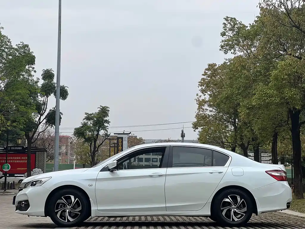 Honda Accord 2017 — фото 10