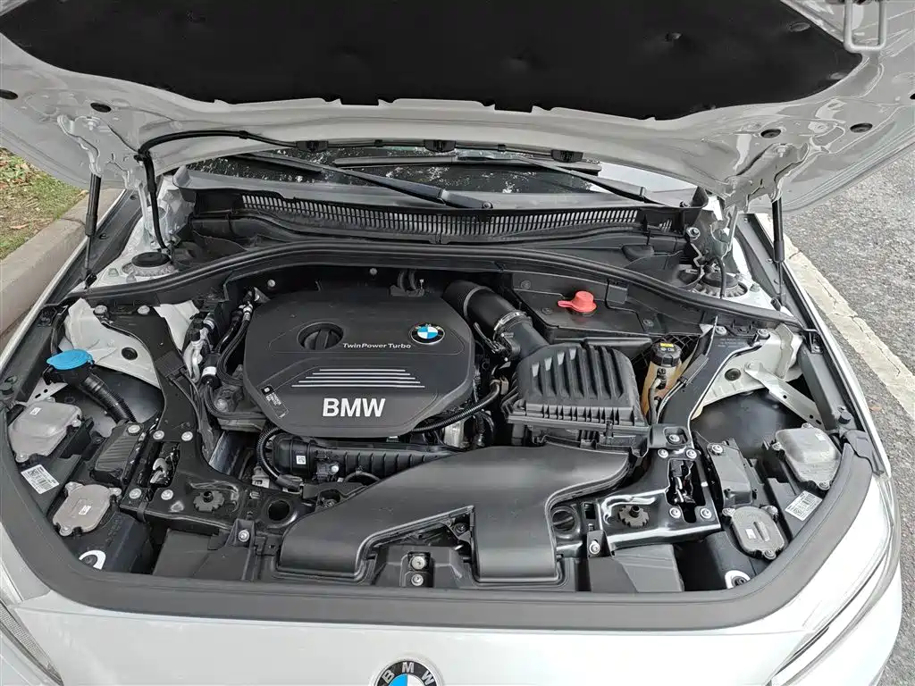 BMW 1 Series 2019 — фото 16
