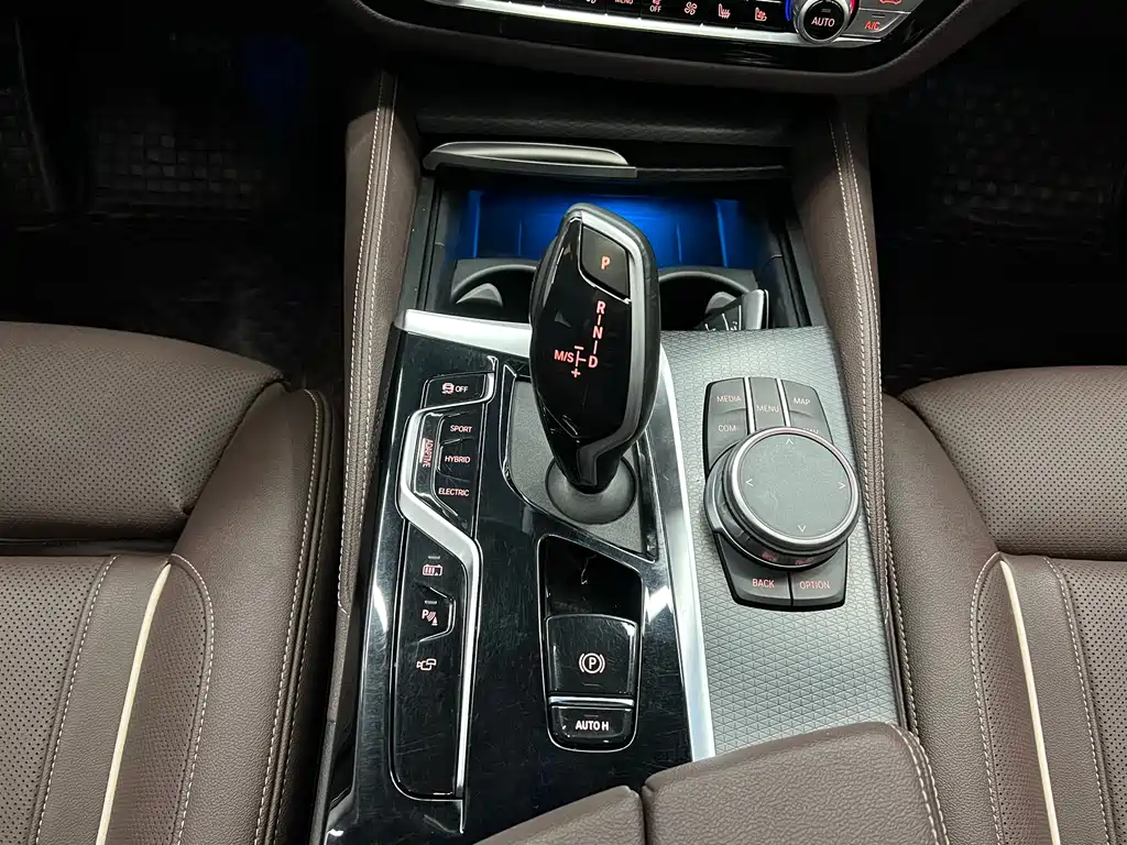 BMW 5 Series New Energy 2021 — фото 13