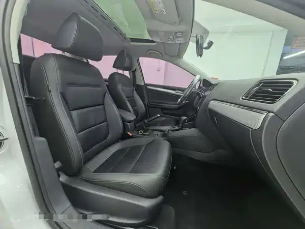 Volkswagen Sagitar 2016