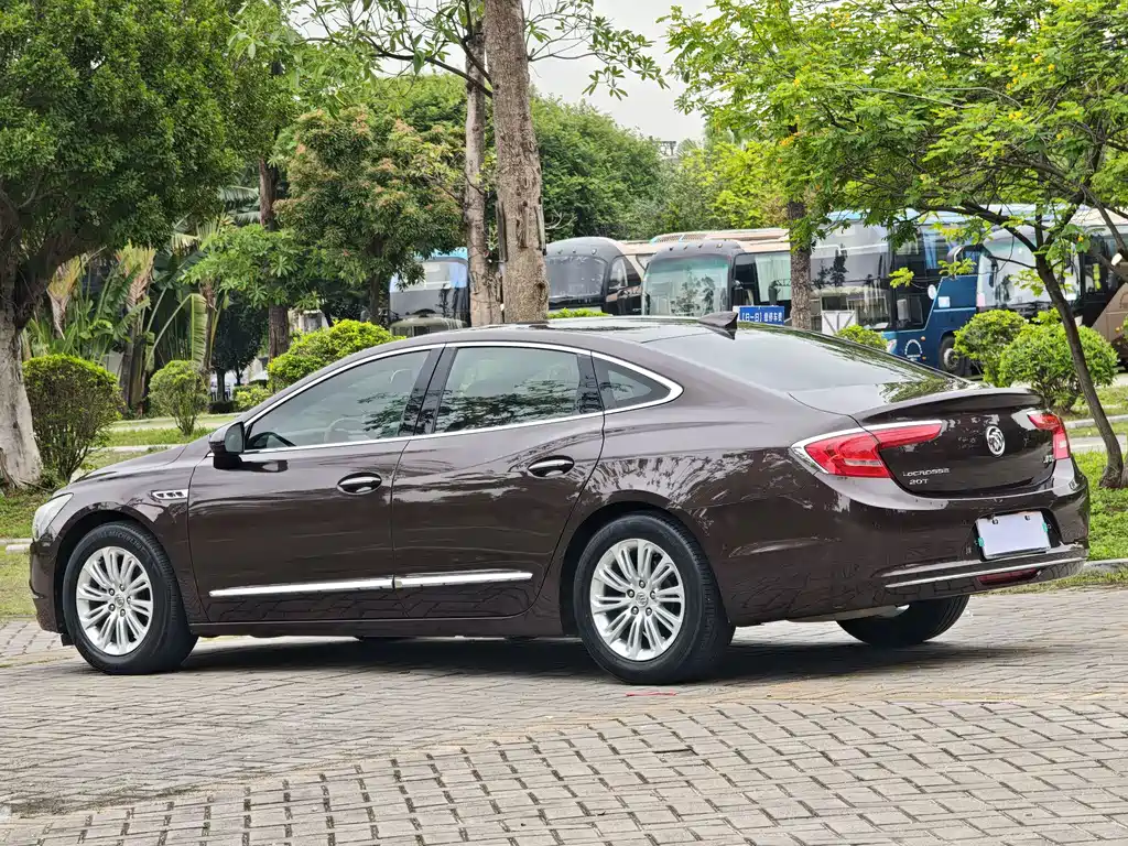 Buick LaCrosse 2017 — фото 16