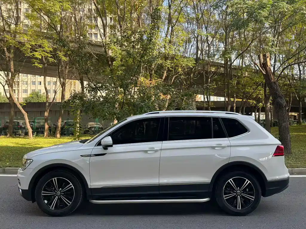 Volkswagen Tiguan L 2021 — фото 4