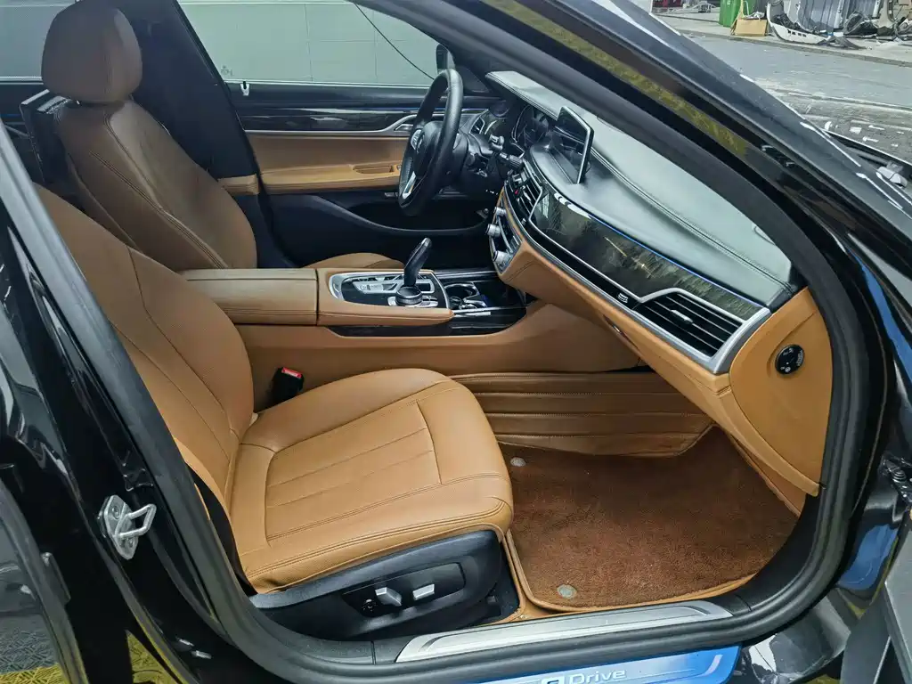 BMW BMW 7 Series New Energy 2018 — фото 13