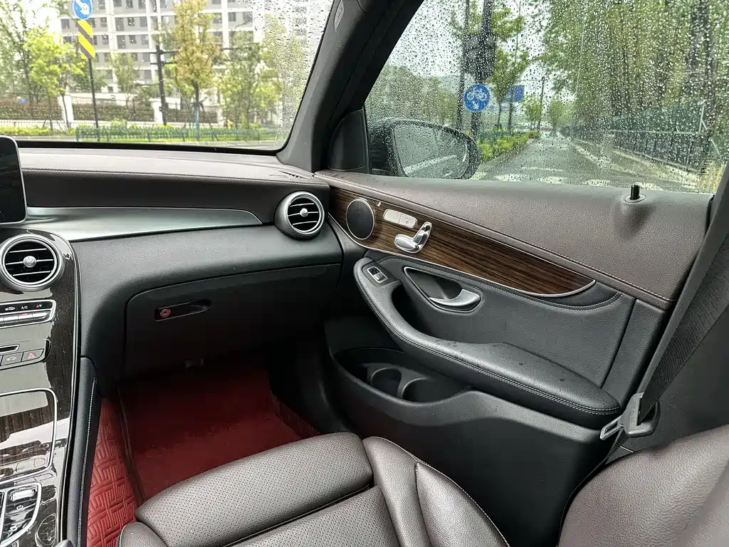 Mercedes-Benz GLC 2018 — фото 19